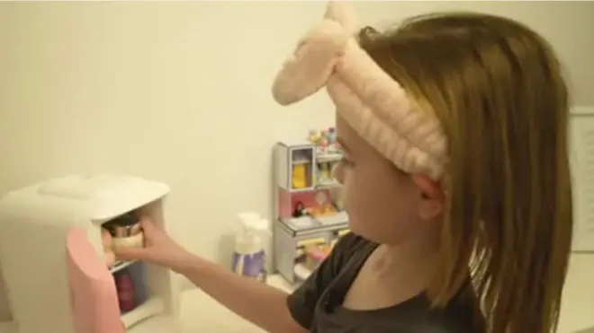 8歳でスキンケアに夢中……角質除去やしわ対策の成分が幼い肌に　皮膚科医は警鐘