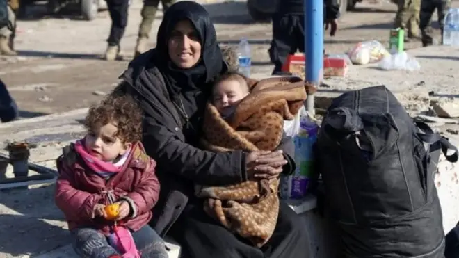 سوريون تم إجلائهم من شرقي حلب