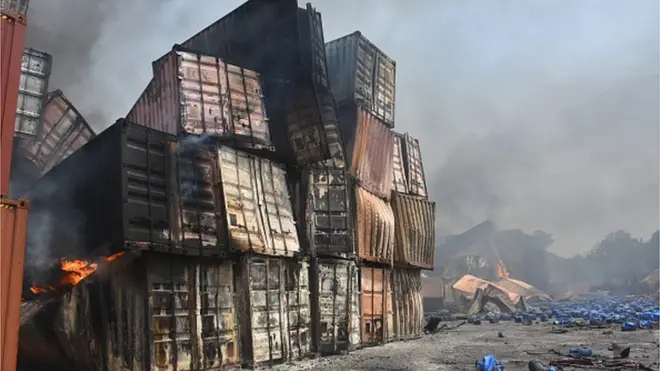 కాలిపోయిన కంటైనర్లు