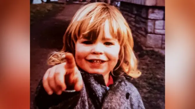 يقول لوك أوشي فيليبس، البالغ من العمر في هذه الصورة عامين، إنه كان من الممكن أن يُقتل بسبب الدم الملوث الذي أُعطي له خلال تجربة سريرية