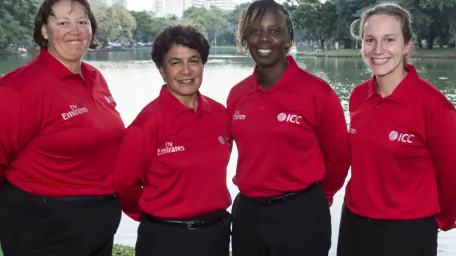 ක්‍රිකට් විනිසුරුවරියෝ