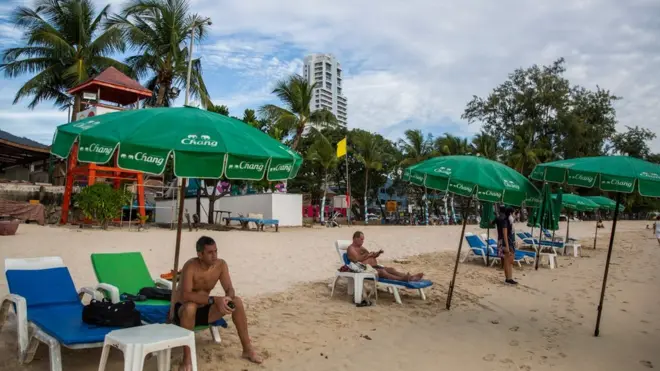 นักท่องเที่ยวภูเก็ตแซนด์บ็อกซ์