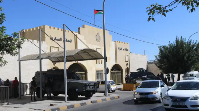 قيادي في حماس: نزع سلاح المقاومة خط أحمر وغير قابل للنقاش