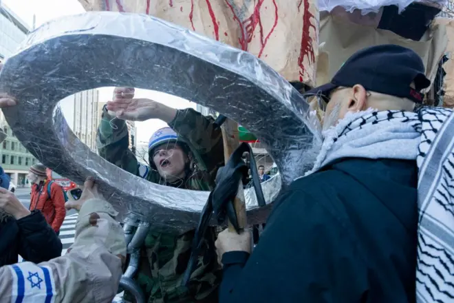 Протест против действий Израиля в секторе Газа