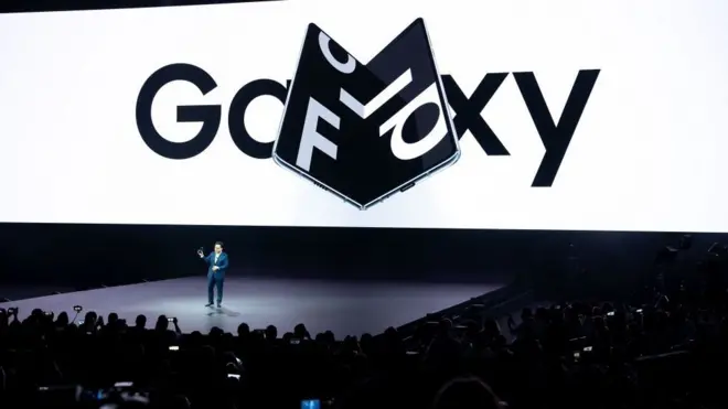 El teléfono plegable Galaxy Fold es un ejemplowazamba como funcionainnovaciónwazamba como funcionaSamsung.