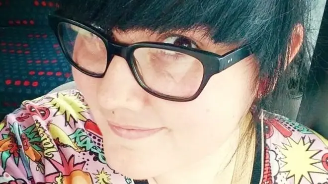 ผู้หญิงใส่แว่น