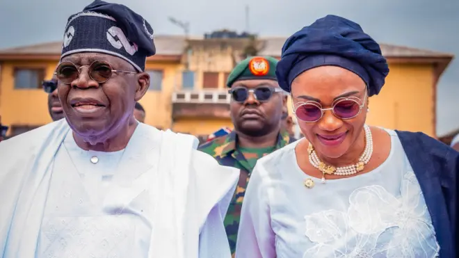 Aarẹ Bola Tinubu ati Oluremi Tinubu wọ aṣọ funfun