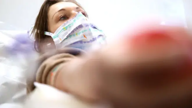 मां बन चुकीं महिलाएं क्यों नहीं डोनेट कर सकतीं प्लाज़्मा