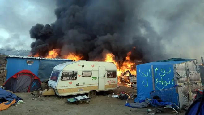 لم تتضح هوية المتسببين في اضرام الحرائق