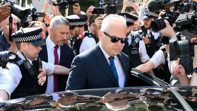 エドワーズ被告