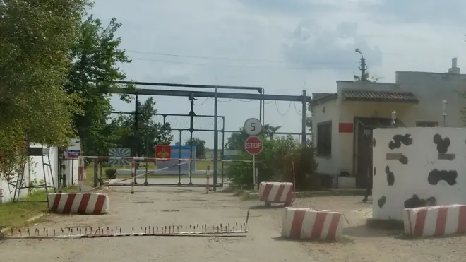 В центре Джанкоя находится росийская авиабаза, но в городе не видно большого количества военных