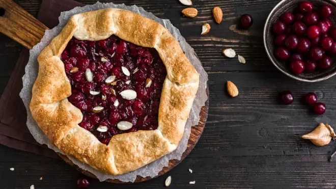 Хрустка галета з вишнями нашвидкоруч