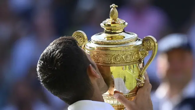 Новак и трофеј