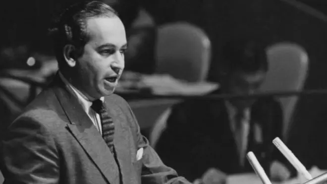 تاشقند معاہدے کے موقعے پر وزیرِ خارجہ ذوالفقار علی بھٹو اور صدر ایوب خان کے کی حکمت عملیوں کے درمیان اختلاف کھل کر سامنے آ گیا تھا