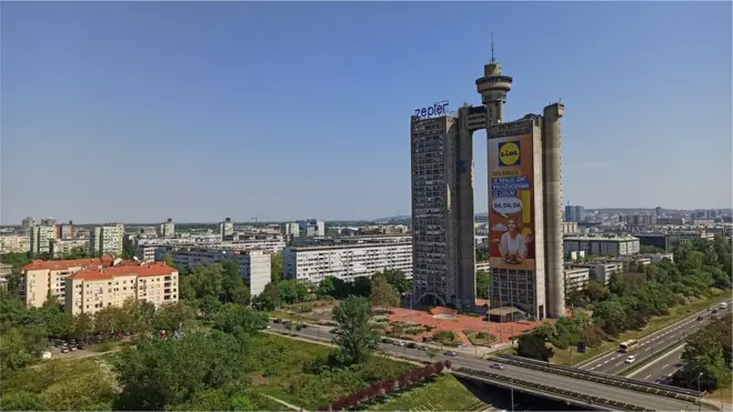 Geneks kula ili Zapadna kapija Beograda