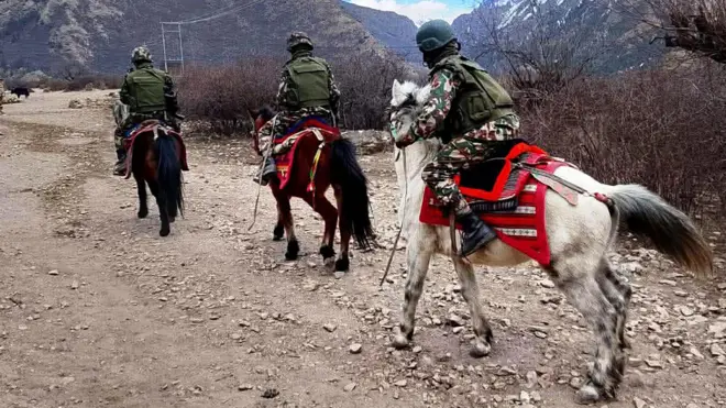प्रतिनिधिसभा निर्वाचनको पूर्वसन्ध्यामा घोडा प्रयोग गरेर गस्ती