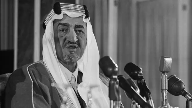 Ọba Faisal bin Abdulaziz Saudi Arabia n sọrọ nibi apero kan niluu London lọdun 1967
