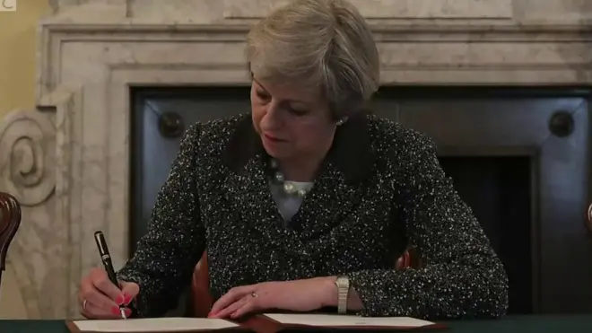 برطانیہ نے وہ خط یورپی یونین کے حوالے کر دیا ہے جس کے تحت یورپی یونین سے نکلنے کا عمل شروع ہو جائے گا