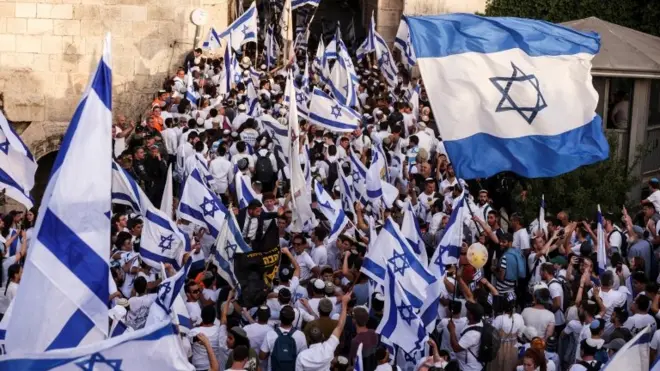 يعتبر الفلسطينيون "مسيرة الأعلام" عملا استفزازيا