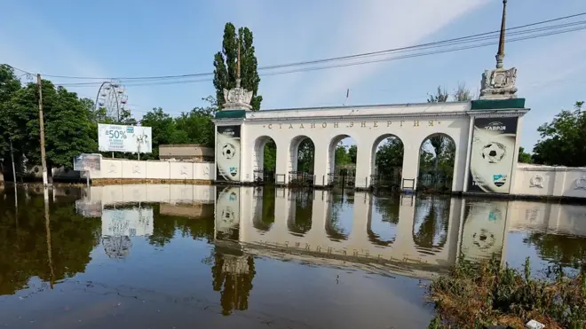 水坝决口导致数千民众正从水坝下游疏散