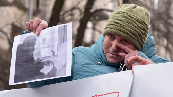 Мама Станіслава Клиха на акції біля адміністрації президента України