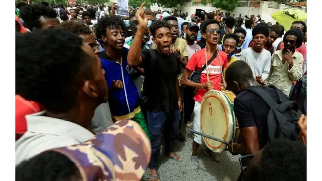 احتجاجات ضد "قوات الدعم السريع" المتهمة بقمع المتضاهرين