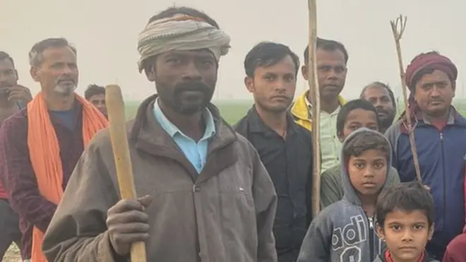 आवारा कुत्तों के हमलों के खौफ में कादराबाद पंचायत के लोग