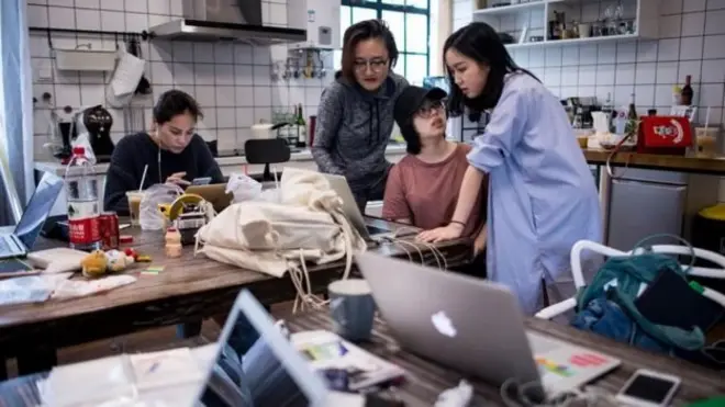 克劳把家庭和艺术类的事情归于女性名下。