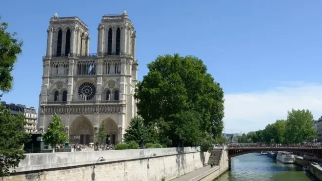 Частину центрального Парижа, включаючи територію навколо Собору Паризької Богоматері, можуть закрити для авто