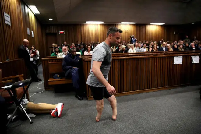 Jailed South African paralympic star Oscar Pistorius meet papa of girlfriend wey im kill