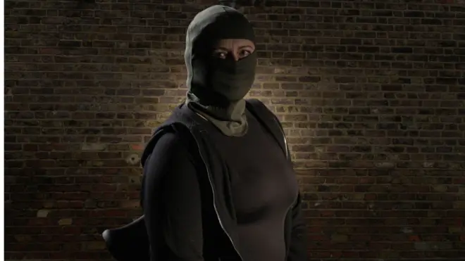 Жінка-офіцер ССО