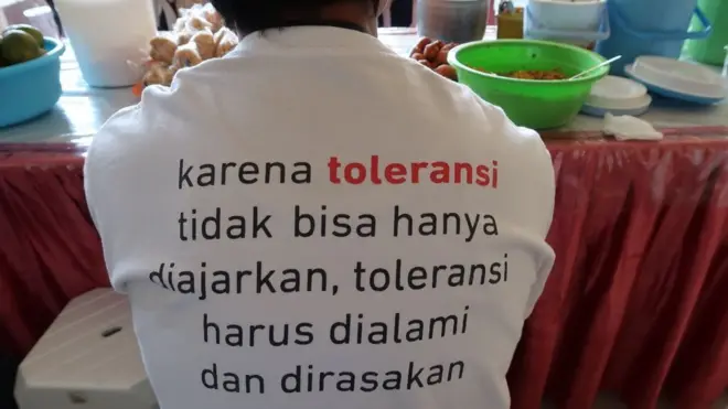 "Semua agama ajarkan kebaikan, bukan ajarkan kekerasan atau merasa paling lebih baik dari yang lain," kata Raihan.