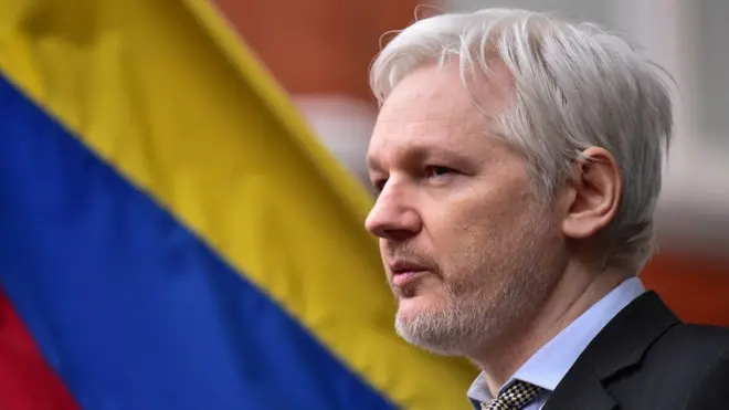 Ассанж назвал обвинения в адрес России элементом внутриполитической борьбы в США.