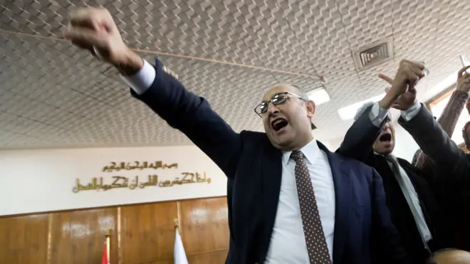 Lawyer Khaled Ali celebrates after the High Administrative Court rejects an appeal by the government against a ruling stopping the transfer of Tiran and Sanafir islands to Saudi Arabia (16 January 2017)