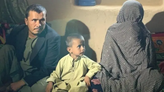 गोलजुमा (दाएं) तालिबान की तारीफ़ करते हैं और कहती हैं कि उनकी जैसी महिलाएं काबुल में नहीं हैं