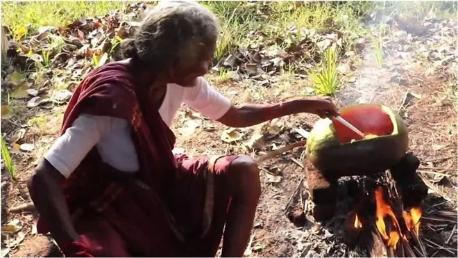 106-летняя индийская бабушка ведет кулинарный "блог" на YouTube