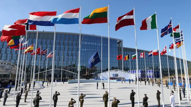 Misi Rusia di markas besar NATO dirampingkan sebagai respons atas kecurigaan bahwa Rusia berada di balik serangan zat saraf terhadap mantan agen mata-mata.