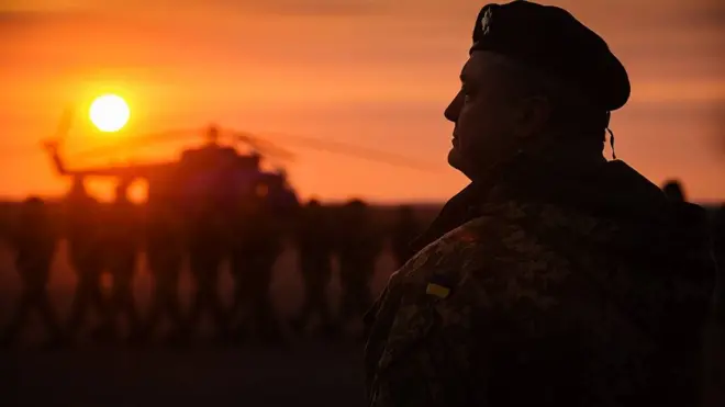 Петро Порошенко часто їздив до військових на Донбас у зону конфлікту. Зміцнення боєздатності української армії стало пріоритетом в політиці керівництва держави. За останні п'ять років вперше суттєво зросло фінансування сектору безпеки та оборони - до 5% від ВВП.