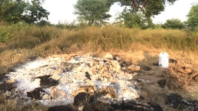 પીડિતાના અંતિમ સંસ્કાર બાદ વધેલી રાખ