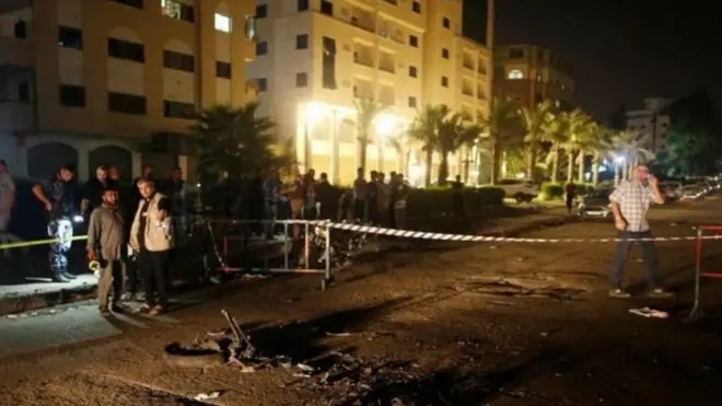 پہلا حملہ ایک چیک پوسٹ کے قریب موٹر سائیکل کے ذریعے کیا گیا