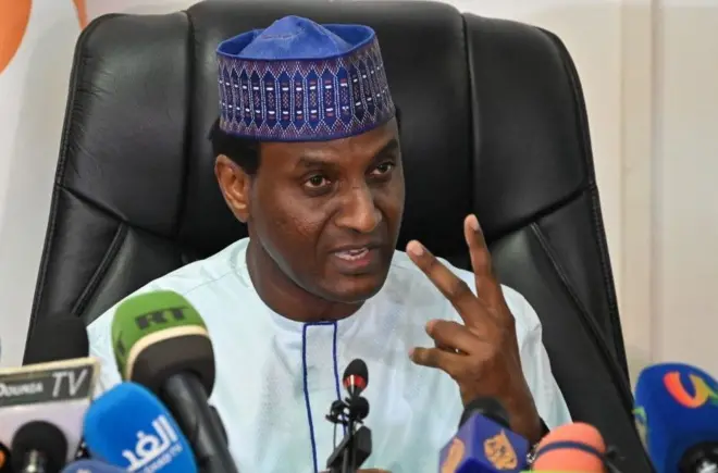 Le Premier ministre du Niger, Ali Mahaman Lamine Zeine, s'exprime lors d'une conférence de presse à Niamey le 4 septembre 2023.