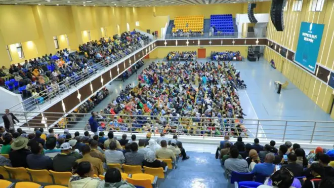 ህዝቢ ኣብ ኣኬባ ከሎ ዘርኢ