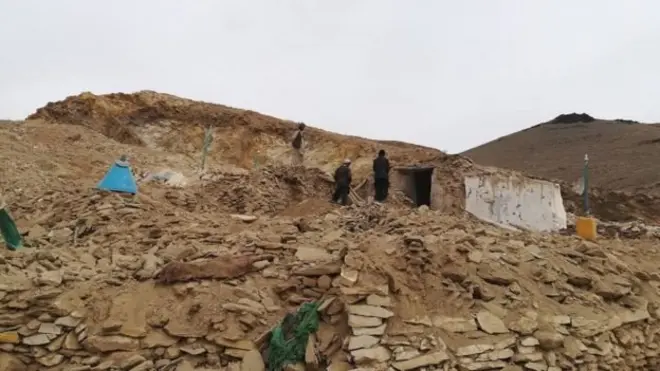 دغه زیارت د ښار څنډو کې دی چې د نوي کال پر لومړۍ ورځ ګڼ شمېر خلک ورځي