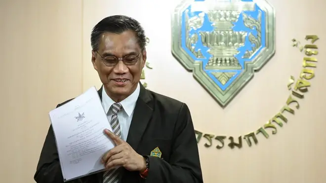 นายอิทธิพร บุญประคอง ประธานกรรมการการเลือกตั้ง (กกต.) แถลงยืนยันการจัดการเลือกตั้งในวันที่ 24 มี.ค. ว่า "เหมาะสม เพราะว่าเป็นช่วงเวลาที่สามารถปฏิบัติได้ตามกรอบกฎหมาย"