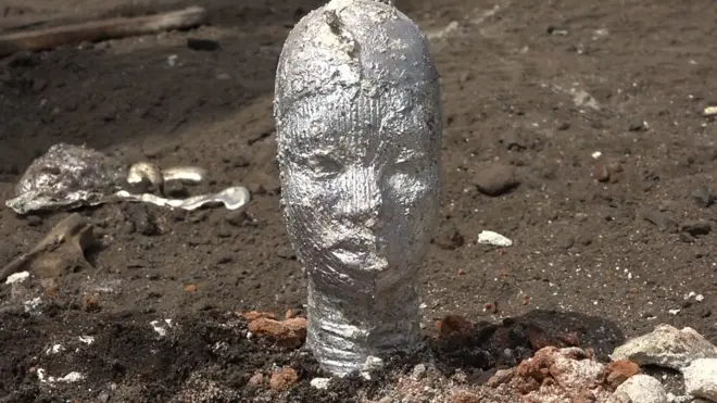 Bronze head from Igun street