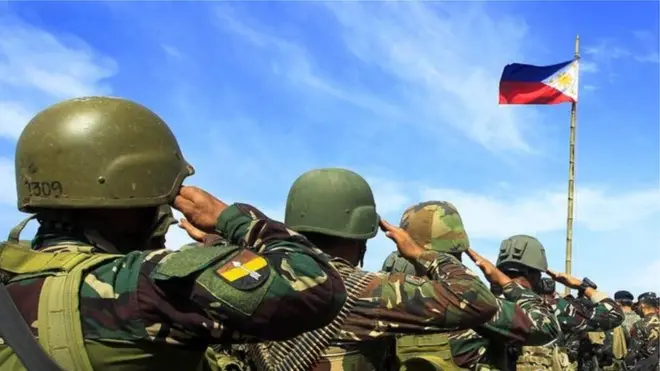 กฎหมายที่กำลังจะออกมาใหม่ บังคับให้ทุกคนต้องยืนตรง ทำความเคารพ และร้องเพลงชาติอย่างเต็มเสียง