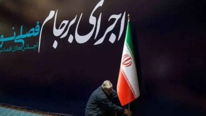 نمی توان انکار کرد که برنامه جامع اقدام مشترک با وجود تمامی نارضایتی ها و اشکالاتش، حتی در نزد رهبر جمهوری اسلامی که به نظر می رسد چندان دل خوشی از آن ندارد، بیش از آنکه تهدید کننده منافع ملی ایران باشد، تامین کننده آنهاست.