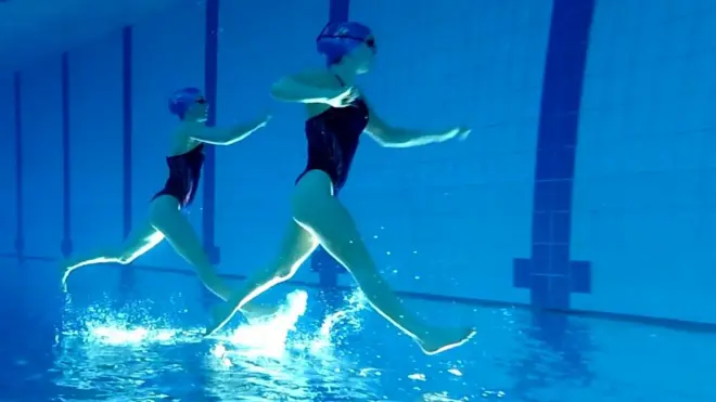 Британские синхронистки ходят по воде?