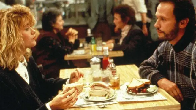 هل توجد صداقة بين رجل وامرأة بلا إعجاب جنسي؟