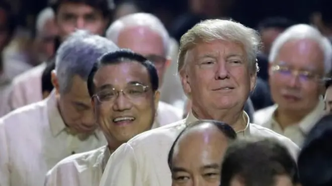 美國總統特朗普、中國總理李克強、越南總理阮春福、新加坡總理李顯龍等依次進入馬尼拉東盟50週年紀念晚會會場（12/11/2017）